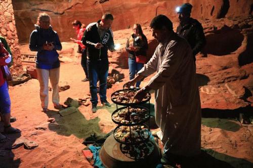 Wadi Rum Bedouin Tour With A Camp