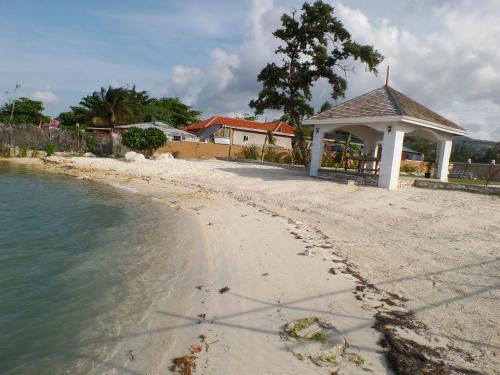 The Royal Kensington 5br Villa