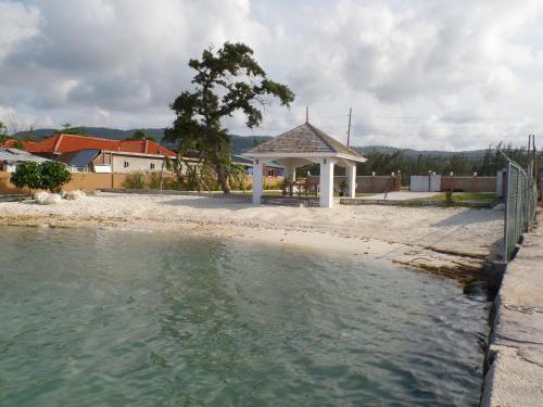 The Royal Kensington 5br Villa