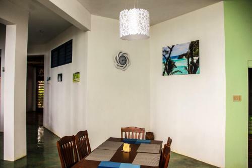 Sunshine Lodge: Your Home Away From Home