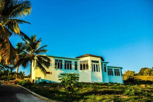 Sunshine Lodge: Your Home Away From Home