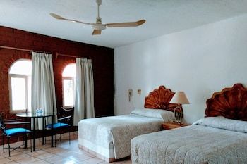 Parador De Manolos Hotel