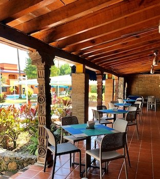 Parador De Manolos Hotel