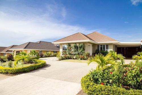 Sea Breeze Villa @ Coolshade