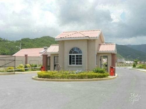 Caymanas Estate Beautiful Three Bedroom House
