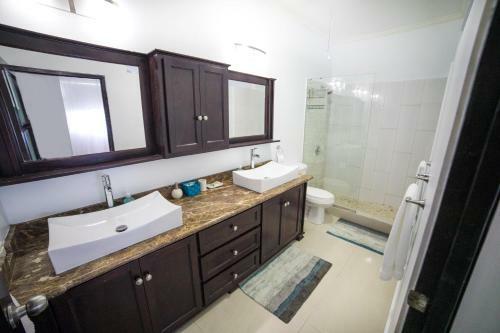 Apartamento Whispering Seas - 2 Bedroom Luxury Ocean Front Condo