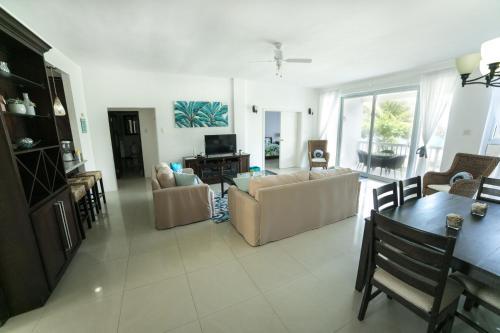Apartamento Whispering Seas - 2 Bedroom Luxury Ocean Front Condo