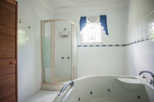Hostal Queen Elizabeth House