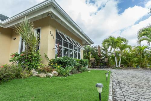 Villa Ocho Rios Under The Palms III