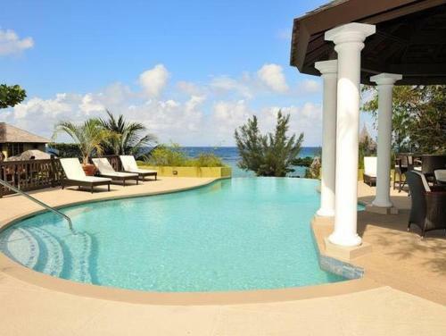 Villa Alexanders Penthouse On The Beach