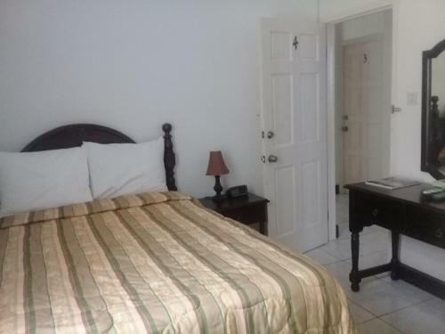 Pink Rock Inn Bed And Breakfast