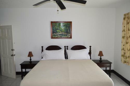 Pink Rock Inn Bed And Breakfast