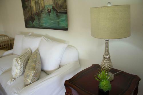 Kingston Luxury Condo Apartment