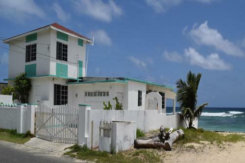 Hostal Shores A' Swell