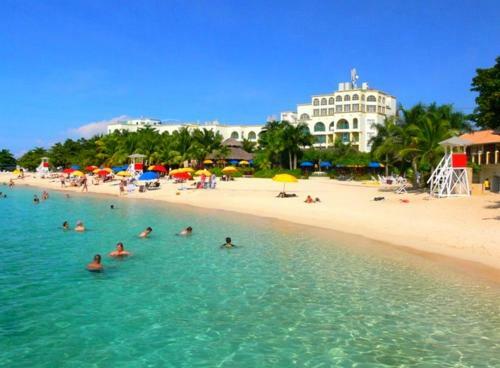 Safe Cozy House In Fully Secured Gated C/estate.