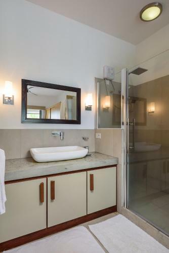 Pearly Sands - Beachfront Deluxe Apartment