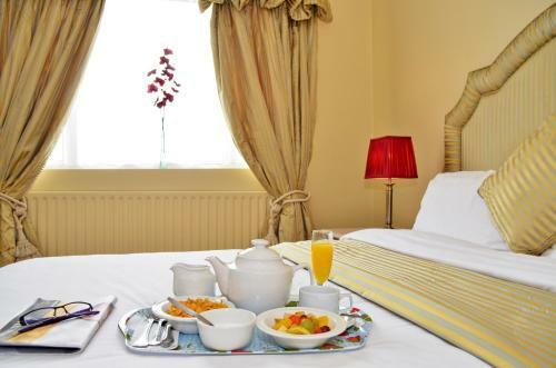 Longford Arms Hotel