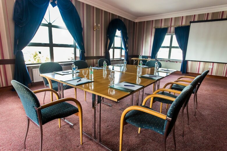 Sheldon Park Hotel And Leisure Club