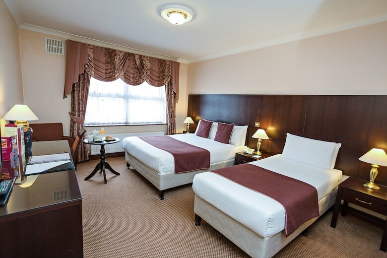 Sheldon Park Hotel And Leisure Club
