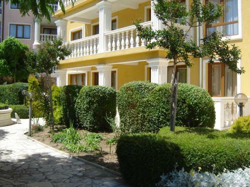 Byala Palace Apartments