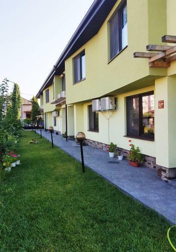 Hostal Guesthouse River House