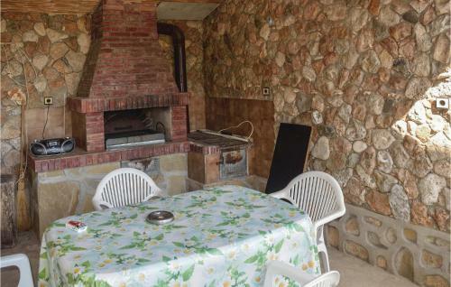 Three-bedroom Holiday Home In Krapets