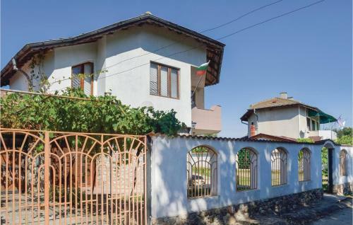 Three-bedroom Holiday Home In Krapets