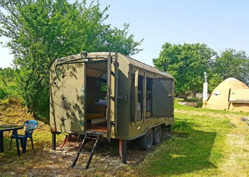 Bed & Breakfast Cob Camp