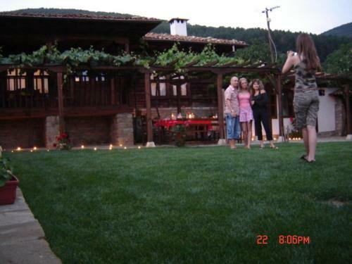 Hostal The House With The Vine Guest House