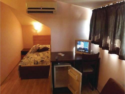 Three-bedroom Holiday Home In Velika Village