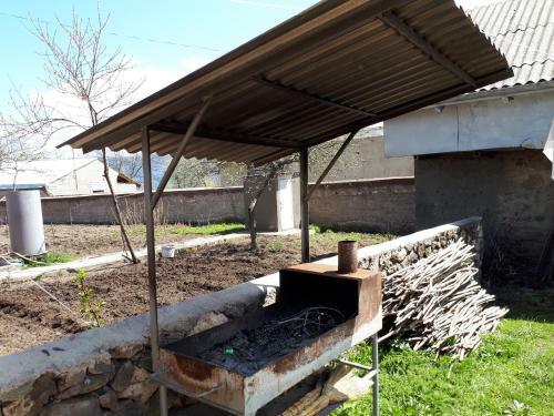 Hostal Tatev Emma B&B