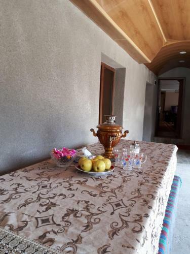 Hostal Tatev Emma B&B