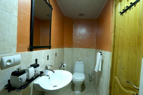 Hostal Daravand Guest House