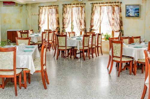 Amrots Hotel