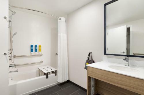 Hotel Tru By Hilton Albany Crossgates Mall