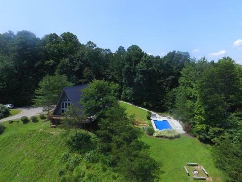 Fallswood Lodge - Hocking Hills Home