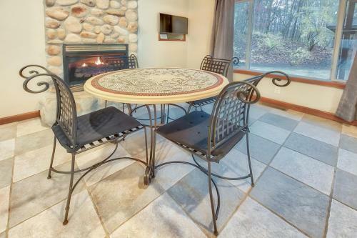 Fallswood Lodge - Hocking Hills Home