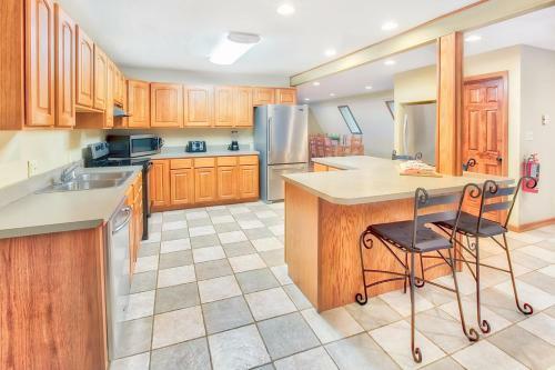 Fallswood Lodge - Hocking Hills Home