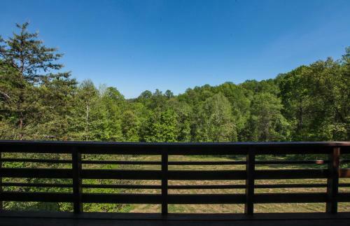 Fallswood Lodge - Hocking Hills Home