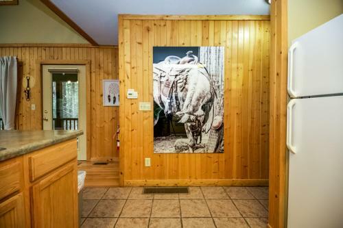 Romance In The Ravine - Hocking Hills Cabin