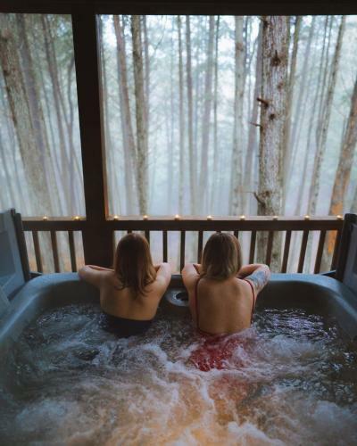 Romance In The Ravine - Hocking Hills Cabin