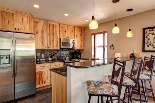 House With Hot Tub, Walk To Town