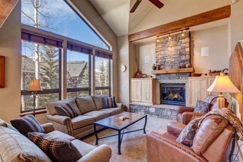 House With Hot Tub, Walk To Town