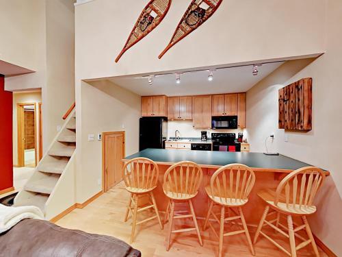 Apartamento 800 Columbine Road Condo Unit B9