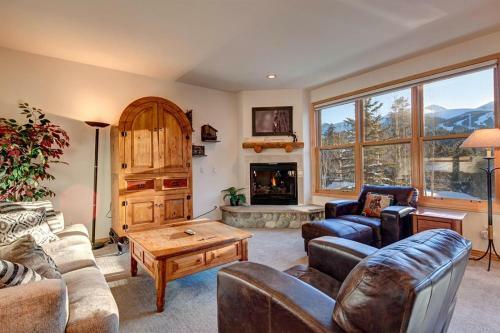 Corral 2b/2b Hot Tub 205w