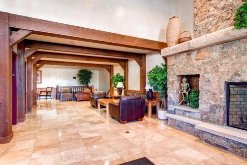 Lodge At Highland Greens 302