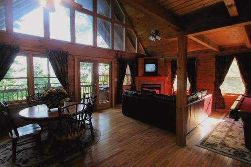 A Tree House For 2