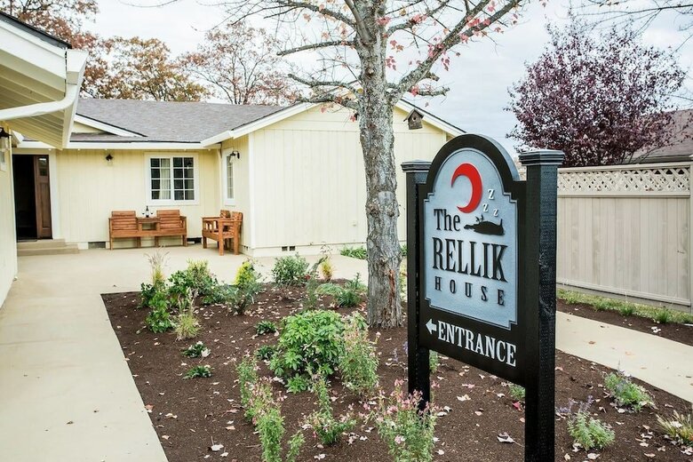 Rellik House. Winery And Alpaca Farm