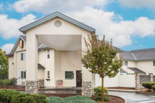 Hotel Super 8 By Wyndham Cloverdale