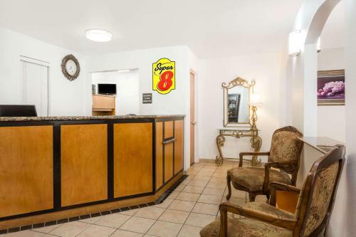 Hotel Super 8 By Wyndham Cloverdale